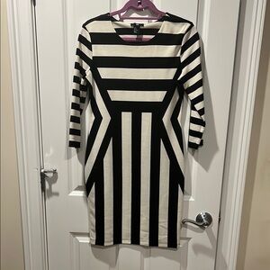 H&M Black and White Sheath Dress Long Sleeve Crew Neck